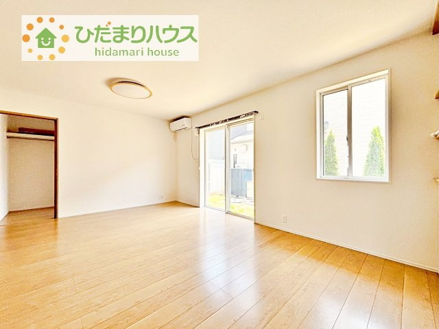 【居間・リビング】 | 筑西市市野辺　中古戸建 | お子様が元気に遊べる広々としたリビングです！