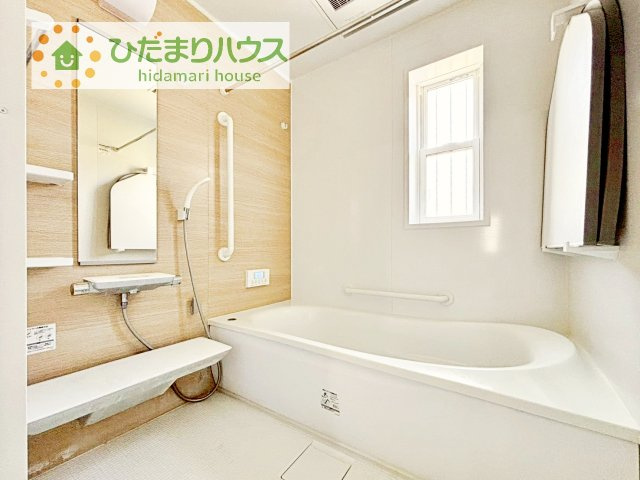 【浴室】 | 筑西市市野辺　中古戸建 | 大人が足を伸ばしても十分な広さ！一人でゆっくりくつろぐ時間も大切です！