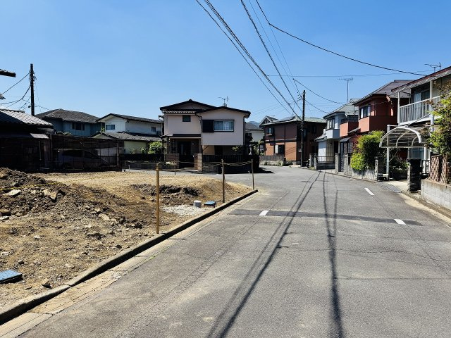 八王子市　西寺方町　新築一戸建て　０１期の前面道路含む現地写真|～前面6ｍ道路につき駐車もしやすいです～