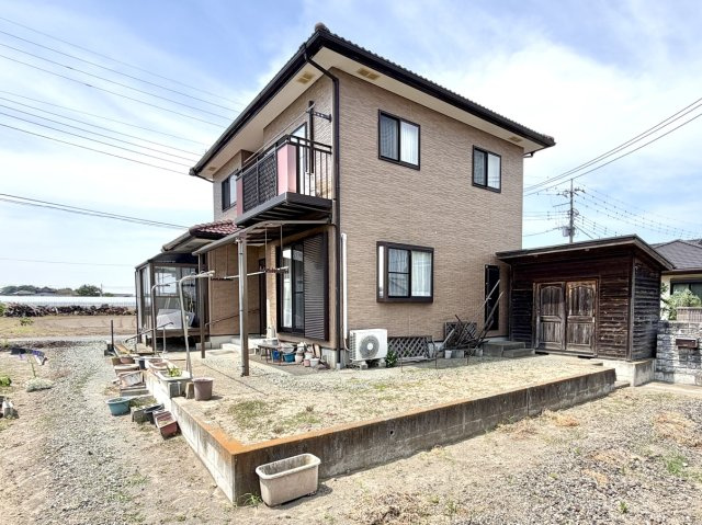 【中古戸建】佐波郡玉村町大字飯倉の外観|■外観｜外壁のアクセントカラーがシックな外観です。シンプルなデザインでありながらも「個性」を損なわず、お客様一人ひとりの暮らし方にフィットします。