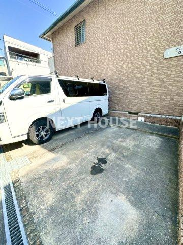 セゾン・グレースの駐車場