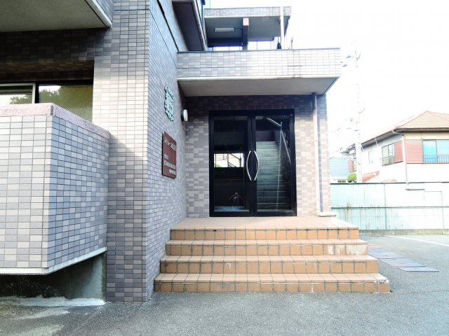 アトレーユ日吉台のエントランス