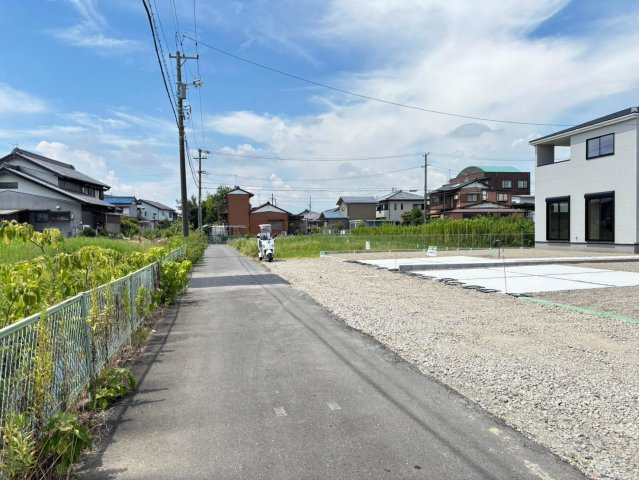 リーブルガーデン　岐阜市茶屋新田2丁目　全2区画分譲の前面道路含む現地写真|■前面道路　■ヤマダ不動産　株式会社リライフ　
■夢のマイホーム購入をフルサポートします！