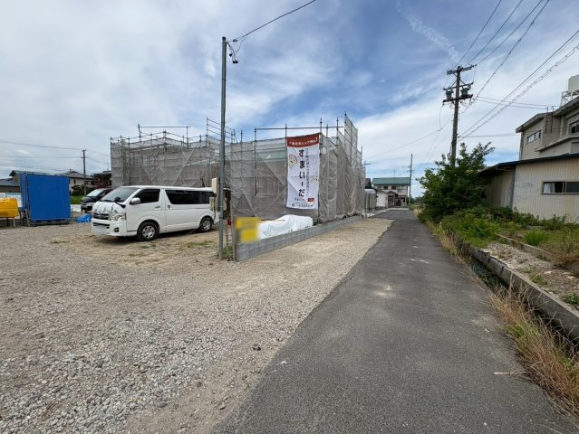 リーブルガーデン　岐阜市茶屋新田2丁目　全2区画分譲の前面道路含む現地写真|「現地（2026年6月9日）撮影」　
■前面道路　
■ヤマダ不動産　株式会社リライフ