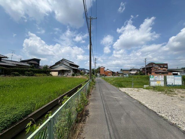 リーブルガーデン　岐阜市茶屋新田2丁目　全2区画分譲の前面道路含む現地写真|「現地（2026年6月19日）撮影」　
■前面道路　
■ヤマダ不動産　株式会社リライフ