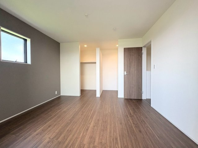 リーブルガーデン　岐阜市茶屋新田2丁目　全2区画分譲の寝室|すべての居室にはたっぷり収納できる大型のクローゼット、各室に２４時間換気システムを設置しています。
排気ファンから低風量で24時間強制排気し、家の中の空気をいつも新鮮に保ちます。

