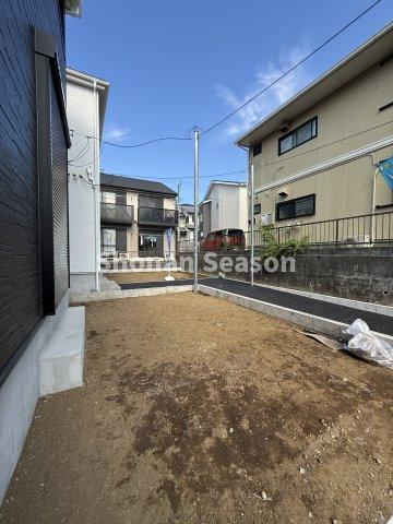 【現地画像あり】厚木市愛名第10　全3棟　2号棟の庭|お子さまの外遊びやガーデニングなど多彩にご利用可能な庭付き！