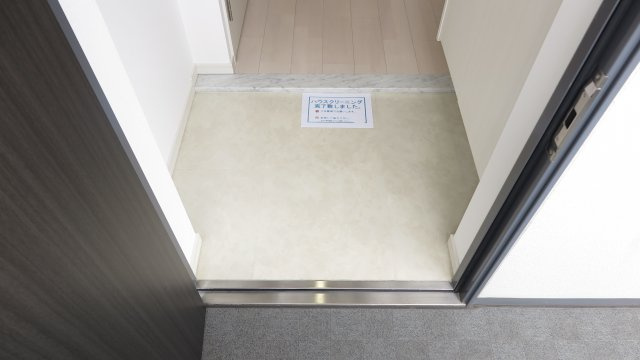 クレビオス難波EASTの玄関