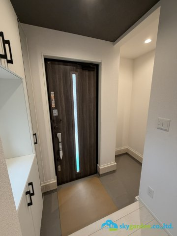 平塚市入野4期　新築戸建　全5棟1号棟の玄関