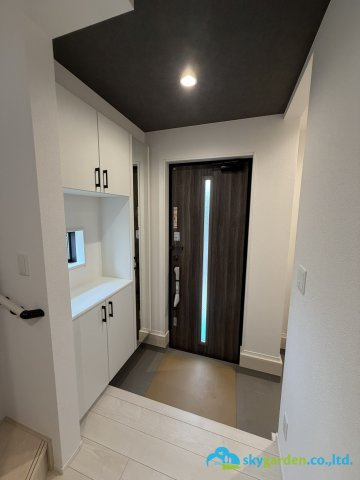 平塚市入野4期　新築戸建　全5棟1号棟の玄関