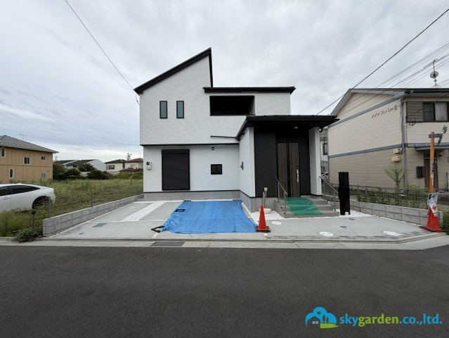 平塚市入野4期　新築戸建　全5棟1号棟の前面道路含む現地写真