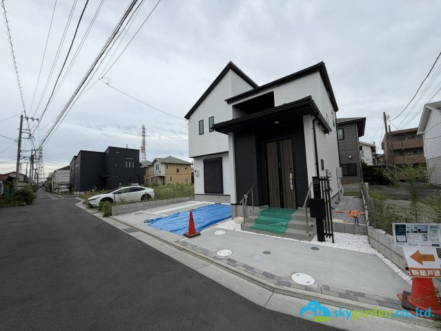 平塚市入野4期　新築戸建　全5棟1号棟の前面道路含む現地写真