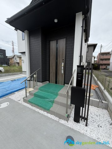 平塚市入野4期　新築戸建　全5棟1号棟の玄関