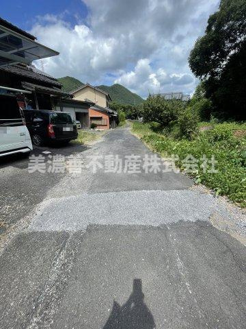 ５７８１０　岐阜市椿洞土地の前面道路含む現地写真