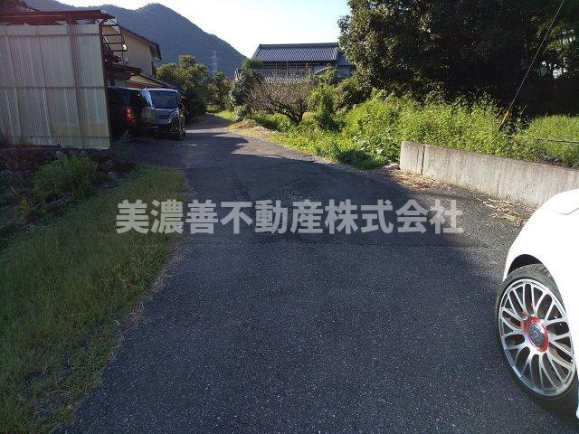 ５７８１０　岐阜市椿洞土地の前面道路含む現地写真