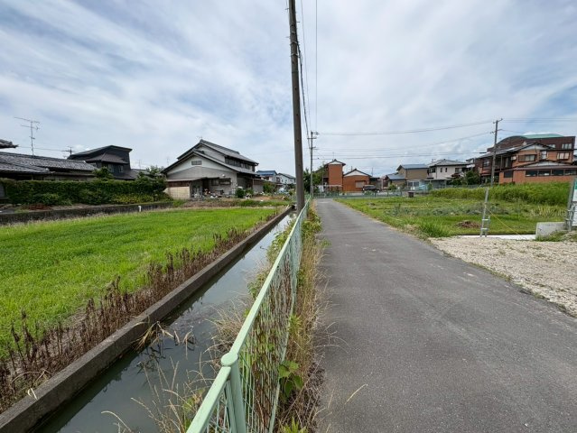 リーブルガーデン　岐阜市茶屋新田2丁目　全2区画分譲の前面道路含む現地写真|「現地（2026年6月19日）撮影」　
■前面道路　
■ヤマダ不動産　株式会社リライフ