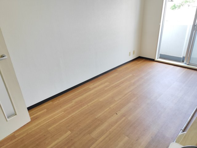 日興パレス新小岩の洋室