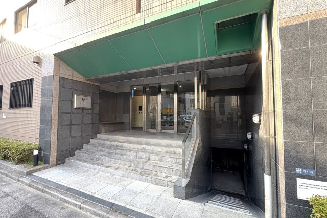 マイキャッスル水天宮前壱番館のエントランス|「水天宮前」駅徒歩１分！平成１０年築・オートロック付きマンション、マイキャッスル水天宮前壱番館は即日現地案内可能となっておりますので、お気軽にお問い合わせください！