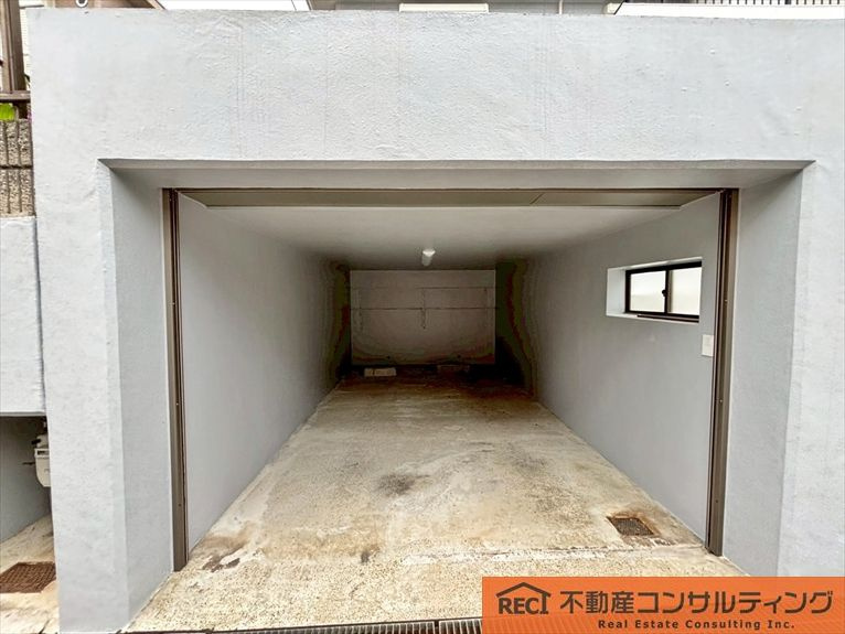 神戸市東灘区渦森台三丁目　中古戸建の駐車場