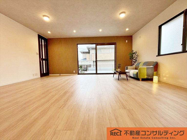 神戸市東灘区渦森台三丁目　中古戸建の居間・リビング