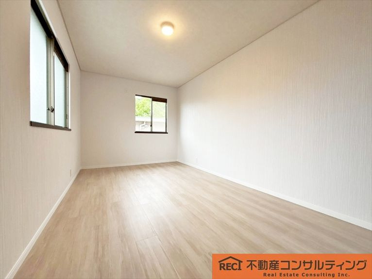 神戸市東灘区渦森台三丁目　中古戸建の洋室