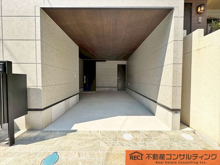 神戸市灘区篠原南町5丁目　新築戸建の駐車場