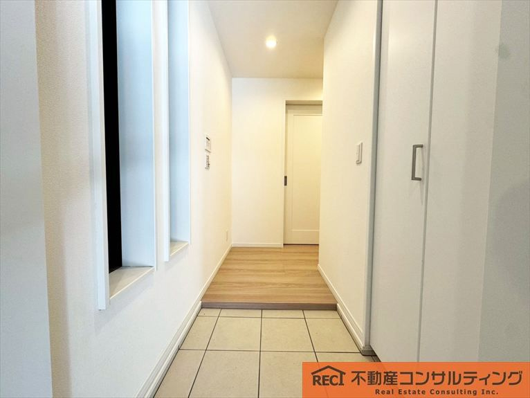 神戸市灘区篠原南町5丁目　新築戸建の玄関