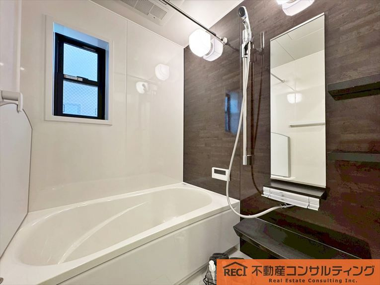 神戸市灘区篠原南町5丁目　新築戸建の浴室|シューズCL付で玄関廻りもすっきり！