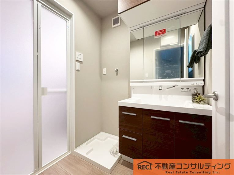 神戸市灘区篠原南町5丁目　新築戸建の独立洗面台|六甲小学校まで徒歩8分です