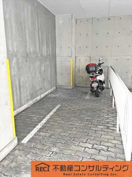 ルジェンテ・リベル六甲道の駐車場