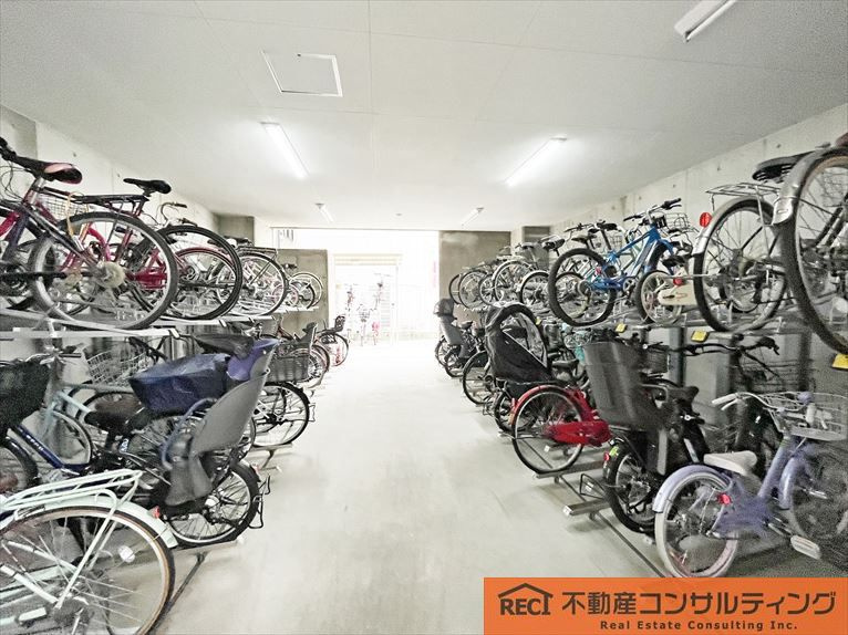 ルジェンテ・リベル六甲道の駐輪場|生活施設が充実した立地♪