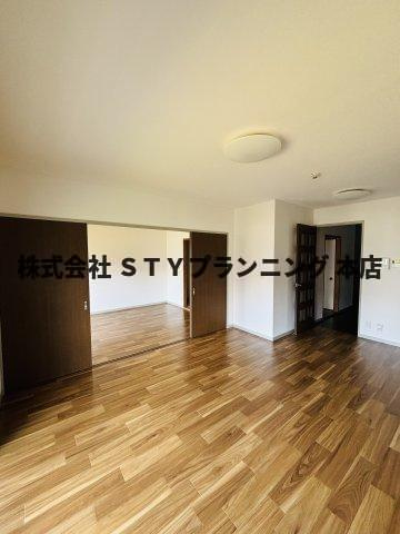 仲介手数料0円！フォレストサイドK-IIIの居間・リビング