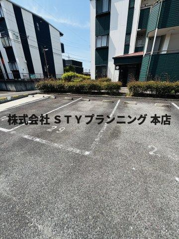 仲介手数料0円！フォレストサイドK-IIIの駐車場