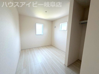 【洋室】 | 各務原市川島松倉町新築建売全3棟！お車並列3台可能！長期優良認定住宅！耐震等級3！ | 各務原市川島松倉町新築建売全3棟！お車並列3台可能！長期優良認定住宅！耐震等級3！