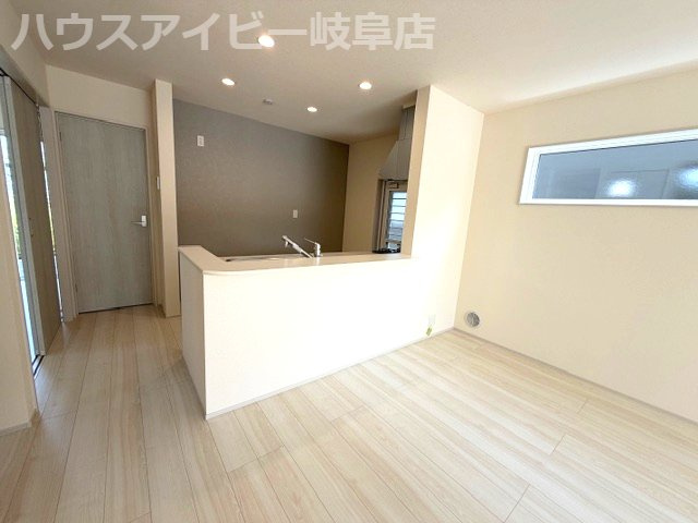 【居間・リビング】の画像