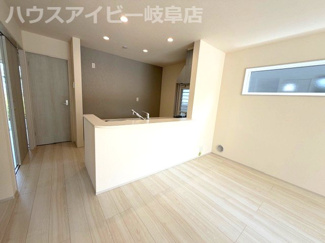 【居間・リビング】 | 各務原市川島松倉町新築建売全3棟！お車並列3台可能！長期優良認定住宅！耐震等級3！ | 各務原市川島松倉町新築建売全3棟！お車並列3台可能！長期優良認定住宅！耐震等級3！