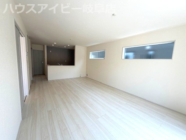 【居間・リビング】の画像