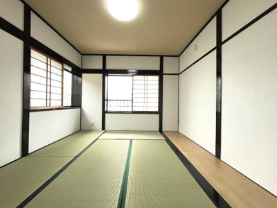 【和室】 | 港区龍宮町　売戸建 | 清潔感のある和室は畳の香りに包まれてゆったりと過ごすのに快適な空間です。
