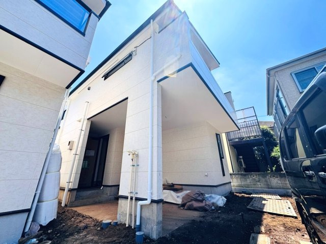 【外観】 | 板橋区成増4丁目　新築一戸建住宅　全3棟（成増店） | 車で約6分の距離に位置するスーパー、ベルク和光白子店は0時まで営業しており、お仕事終わりのお買い物も時間にゆとりを持って行えます。