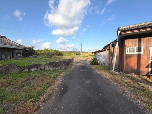 都城市高城町有水の売地の前面道路含む現地写真