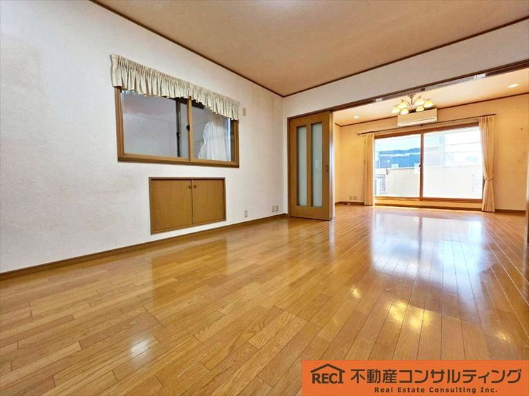神戸市灘区篠原南町4丁目　中古戸建の居間・リビング