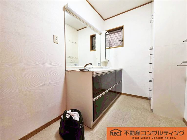 神戸市灘区篠原南町4丁目　中古戸建の独立洗面台