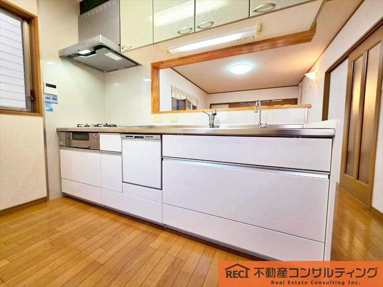 神戸市灘区篠原南町4丁目　中古戸建のキッチン|南向きで陽当たり良好！