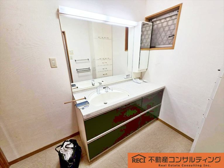 神戸市灘区篠原南町4丁目　中古戸建の独立洗面台