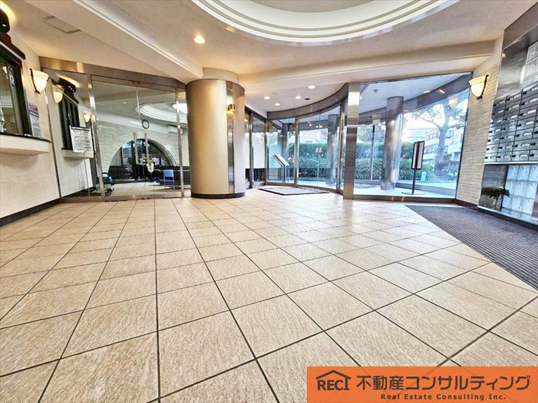 グラン・フェルティ本山のエントランス