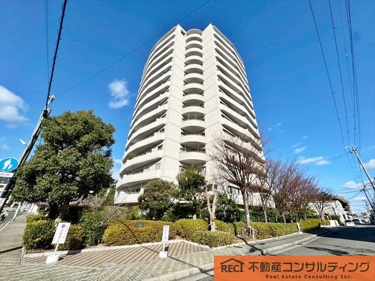 グラン・フェルティ本山の外観