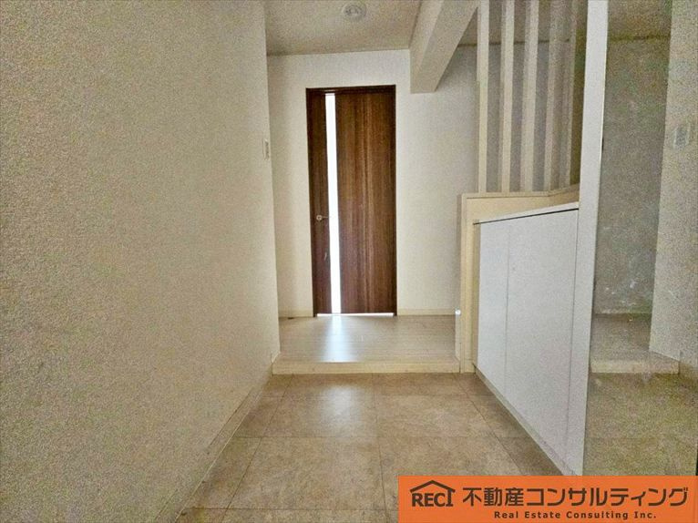 メゾンドール苦楽園の玄関