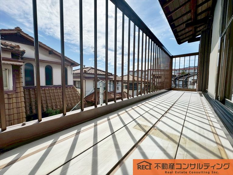 西宮市美作町　中古戸建のバルコニー