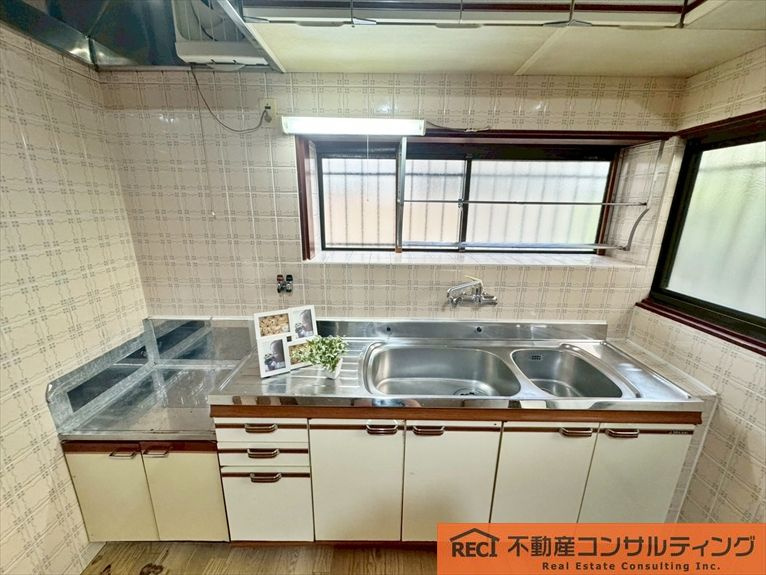 西宮市美作町　中古戸建のキッチン
