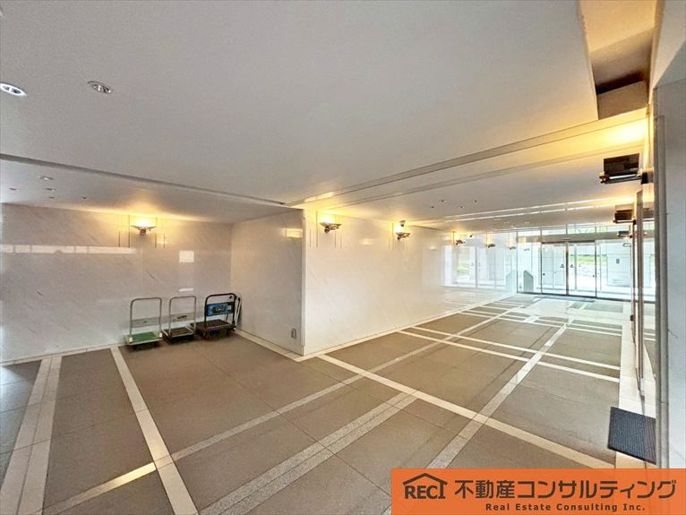 夙川グランドハイツのエントランス